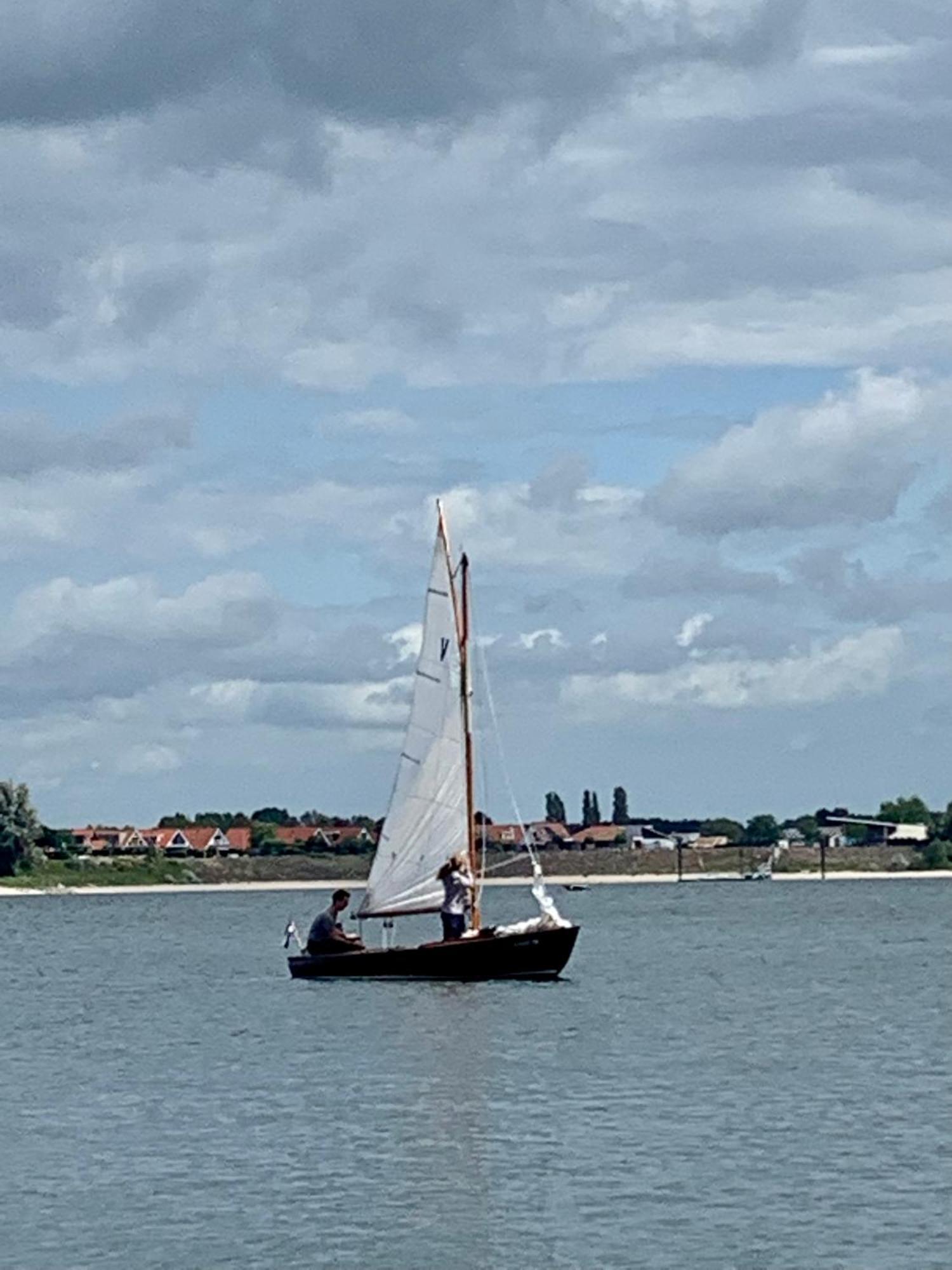 Tiny Haus Auszeit Am See Lathum Bagian luar foto