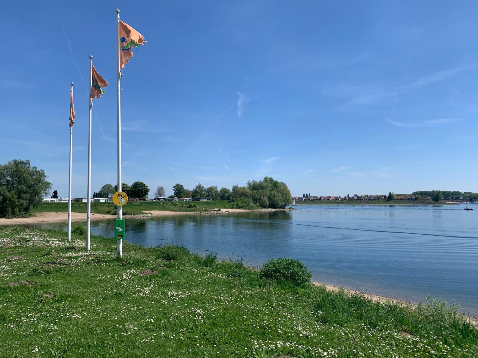 Tiny Haus Auszeit Am See Lathum Bagian luar foto